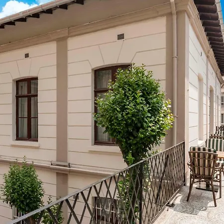 Hotel apartamentowy Element Garden 4*
