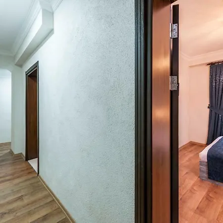 Element Garden Aparthotel 4*