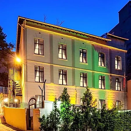Element Garden Aparthotel 4*