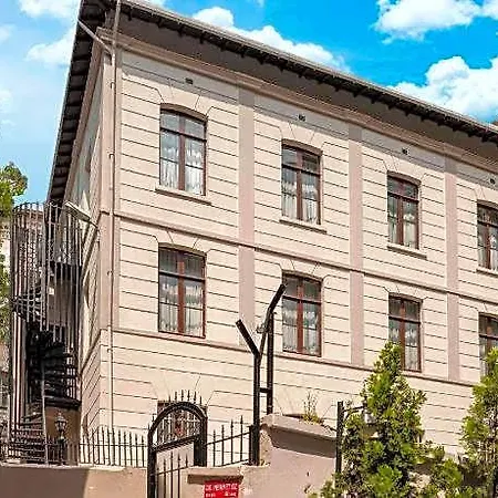 Element Garden Aparthotel 4*