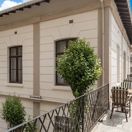 Hotel de apartamente Element Garden 4*